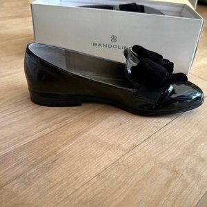 BANDOLINO WOMENS BLACK LOMB  LEATHER SLIP ON LOAFER  SIZE 7